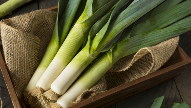 PILA JE OVU TEČNOST KAO VODU: Kad je videla šta joj se desili sa organizmom, nije htela da prestane! (RECEPT)