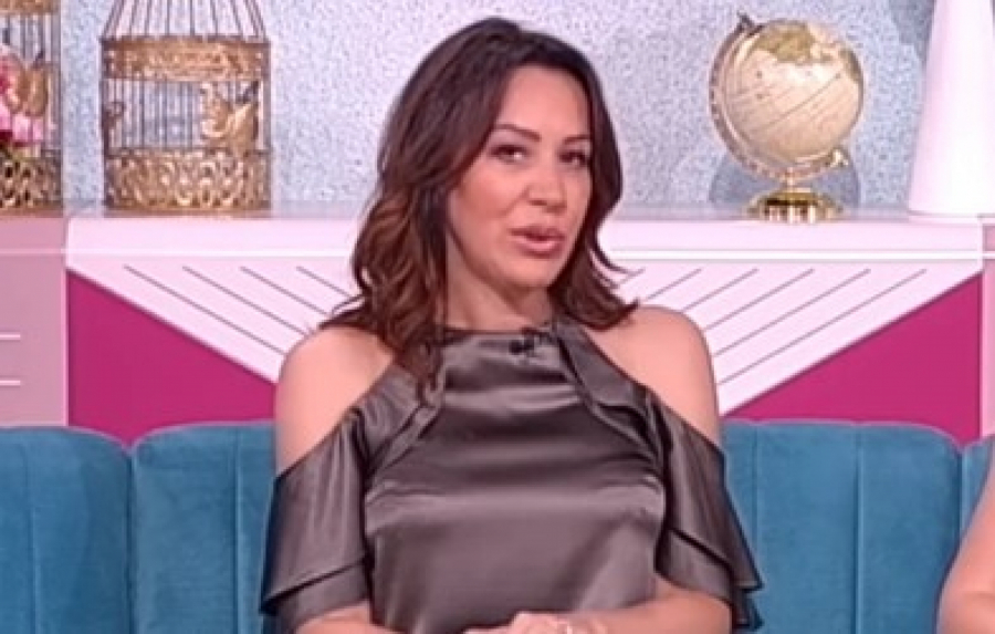 PRVO TELEVIZIJSKO POJAVLJIVANJE NAKON SKANDALA Romanu Panić voditeljka ispreskakala škakljivim pitanjima, pevačica nikad iskrenija (FOTO)