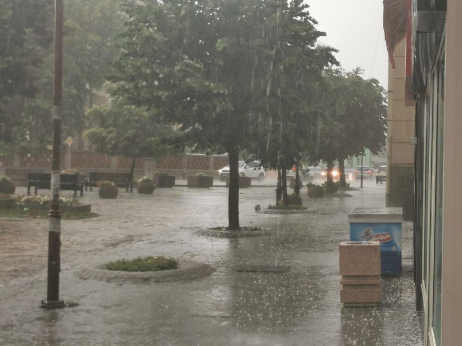 NEVREME PONOVO PARALISALO ČAČAK Jak grad zabeleo ulice, led može da se skuplja lopatama! (FOTO/VIDEO)