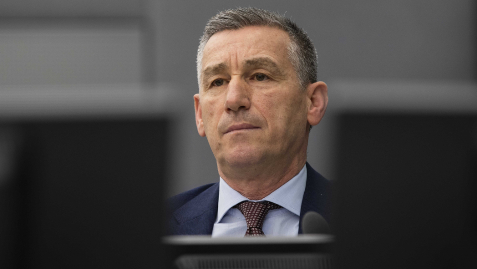 KADRI VESELJI OSTAJE IZA REŠETAKA Zločincu produžen pritvor!