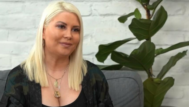 NAKON STRAVIČNE SAOBRAĆAJKE IMALA JE 83! Voditeljka je smršala neverovatnih 30 kilograma, izbacila je samo jednu stvar, a ovaj mali trik je preporodio!