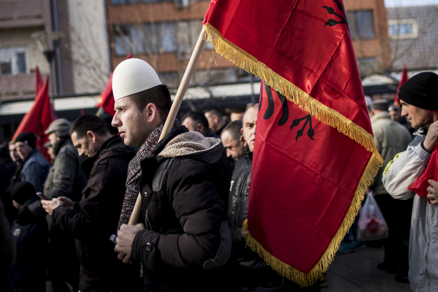 BLOKIRA SVE PREGOVORE Kurti kao Enver Hodža