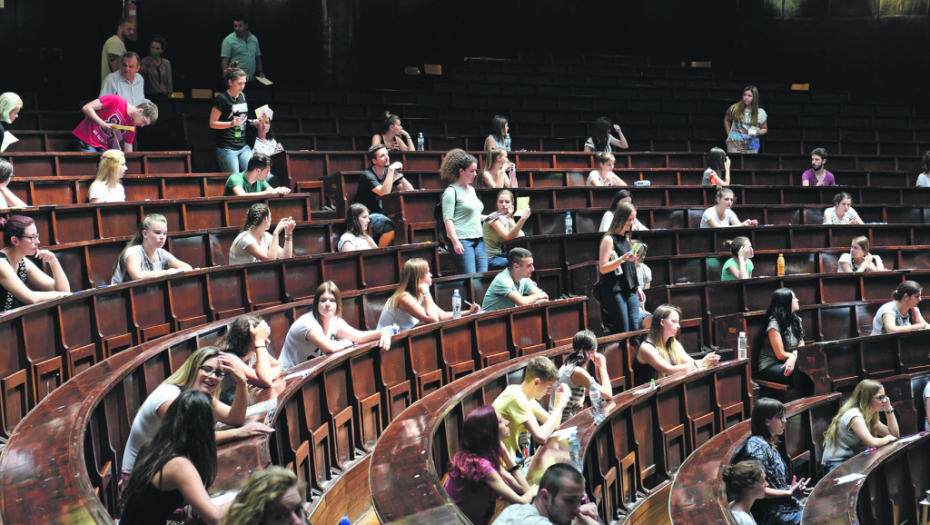 BLIŽI SE ŠKOLSKO ZVONO Da li će đaci ponovo učiti onlajn?