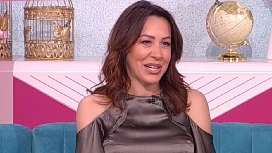 ŠOKANTNO IZDANJE ROMANE PANIĆ Pevačica na ovim fotografijama ne liči na sebe, svi se pitaju šta se desilo?! (FOTO)