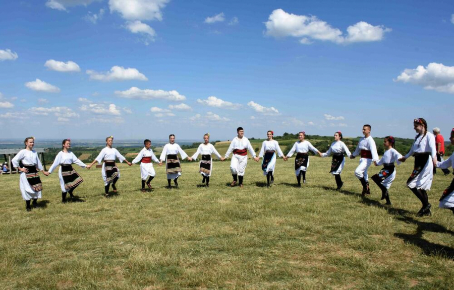 MINISTAR VULIN U POSETI BUKOVCU Nema pritiska koji će naterati Srbiju da se odrekne svoje Republike Srpske