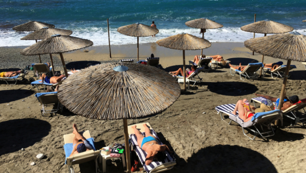 NEMOJ DA SE BRUKATE Srbi na grčke plaže dolaze u jaknama, a razlog je bizaran