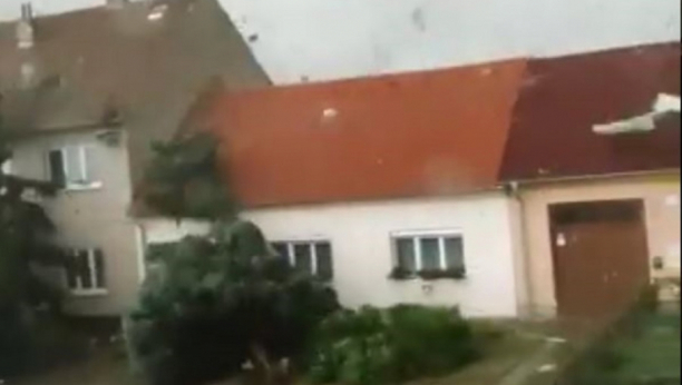 RADOVAN SE NAŠAO USRED TORNADA! Policija objavila snimak strašnog nevremena, porušeno 120 kuća! (VIDEO)