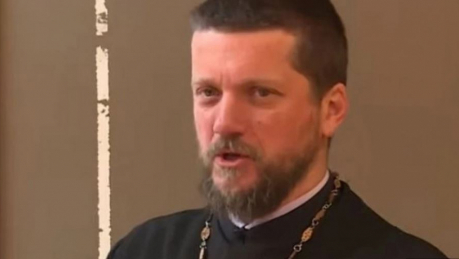 DPS KABADAHIJA UDARIO NA SVEŠTENIKA Napadnut otac Gojko Perović pred sinom!