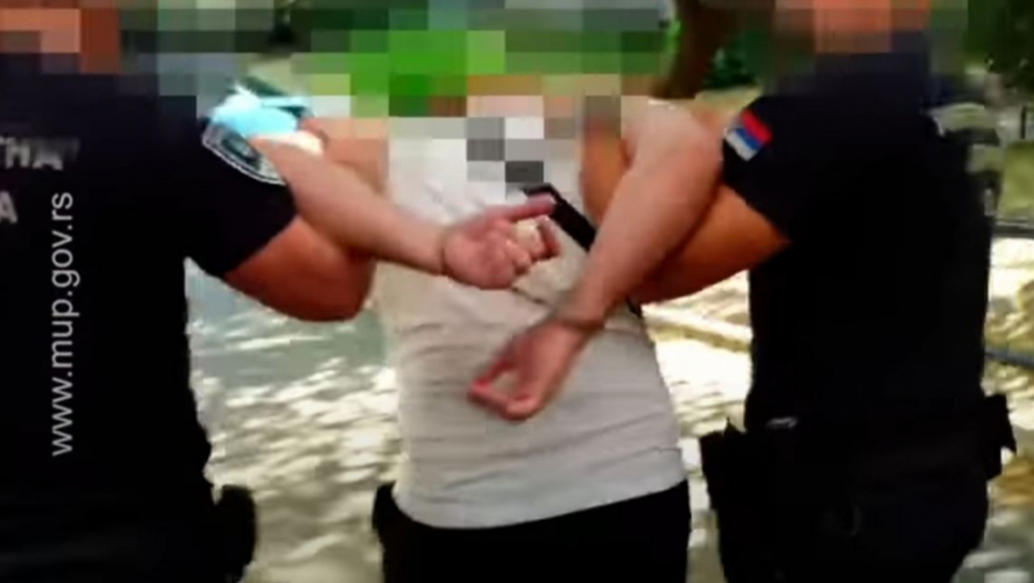 INTERVENTNA GA SMOTALA ZA 10 SEKUNDI! Policija objavila snimak hapšenja nasilnika sa Voždovca! (VIDEO)