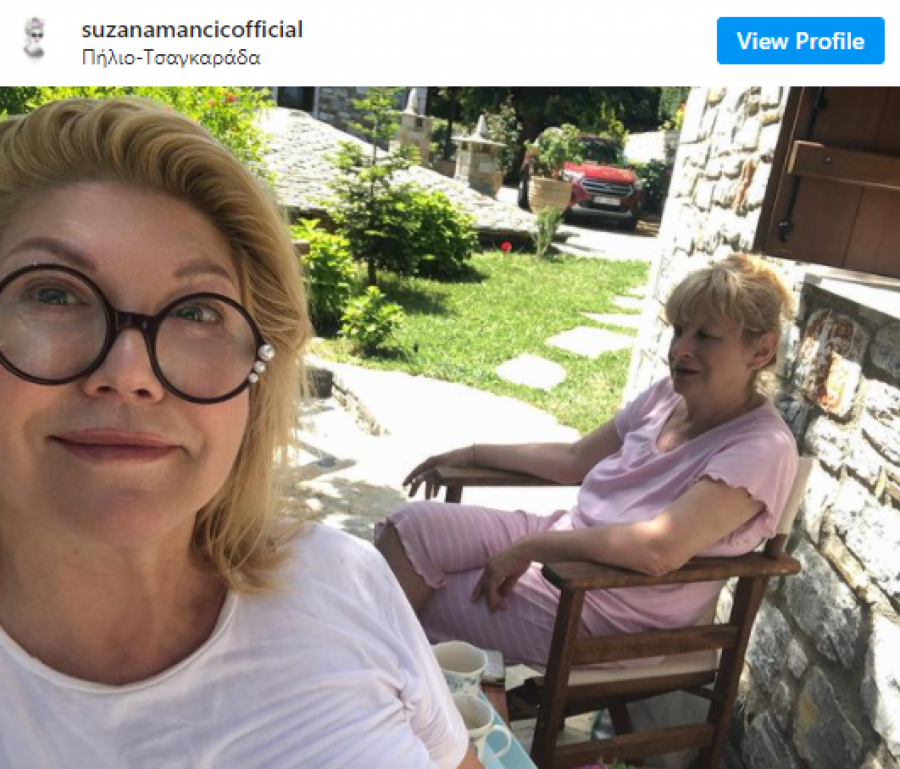 U KUĆNOM IZDANJU Suzana Mančić sa sestrom se baškari u Grčkoj, ovakav prizor popularne loto devojke ne viđate često (FOTO)