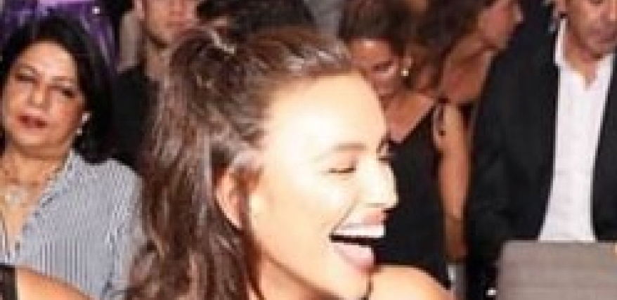 NAJZGODNIJA ŽENA NA SVETU SKINULA SE U TOPLES: Vruća fotografija, koja podiže tmperaturu za još 10 stepeni