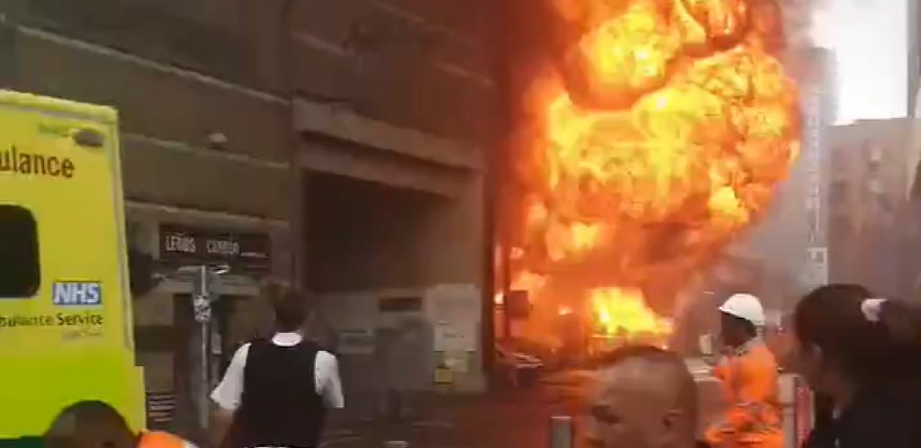 VELIKI POŽAR U LONDONU Vatra kulja, dim se širi, a onda eksplozija: Naređena hitna evakuacija (VIDEO)