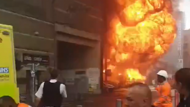 VELIKI POŽAR U LONDONU Vatra kulja, dim se širi, a onda eksplozija: Naređena hitna evakuacija (VIDEO)