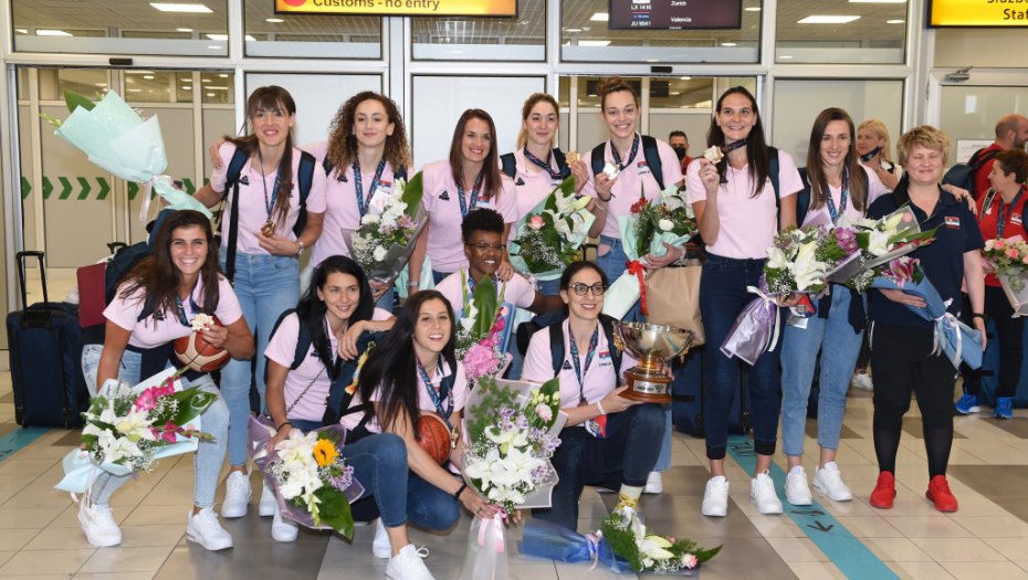 ODUŠEVILA JE CELU SRBIJU! Otkriveno kako je Ivon Anderson naučila himnu!