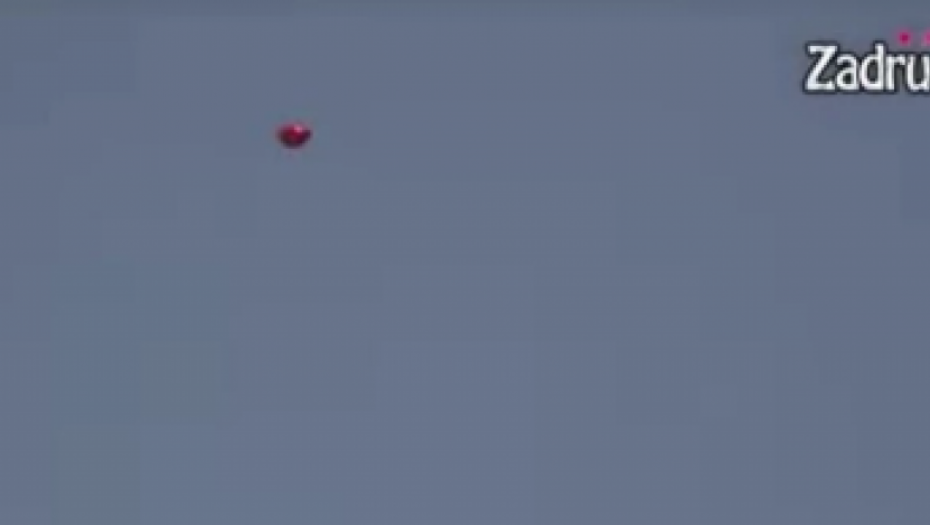 VRIŠTALA OD SREĆE Kristijan iznenadio ljubavnicu, iznad Bele kuće leteli posebni baloni, Kristina van sebe od iznenađenja (FOTO)