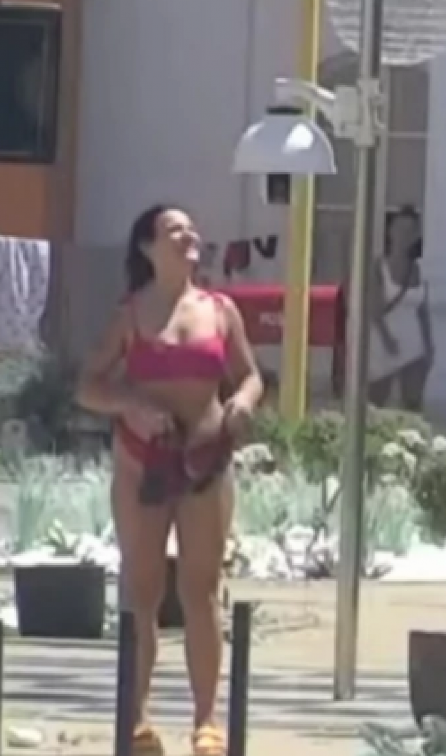 VRIŠTALA OD SREĆE Kristijan iznenadio ljubavnicu, iznad Bele kuće leteli posebni baloni, Kristina van sebe od iznenađenja (FOTO)