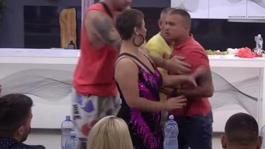 NE ZNAŠ DA SI MARIJU MOŽDA VIDELA POSLEDNJI PUT? Miljana kao nikad do sad skočila na Karića zbog uvreda i kletvi kakve se ne pamte, obezbeđenje hitno reagovalo (FOTO)