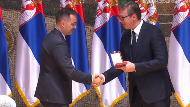 ODLIKOVAN NINOSLAV CMOLIĆ Priznanje za nemilosrdnu borbu protiv organizovanog kriminala uručio Vučić