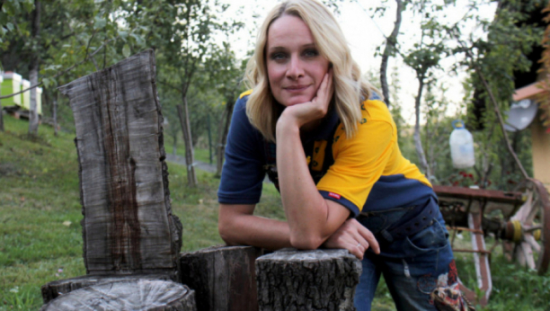 LENKA NEMA NORMALNO DETINJSTVO, NA GRADILIŠTU JE! Voditeljka otvorila dušu i priznala šta najviše trpi u njenom životu!