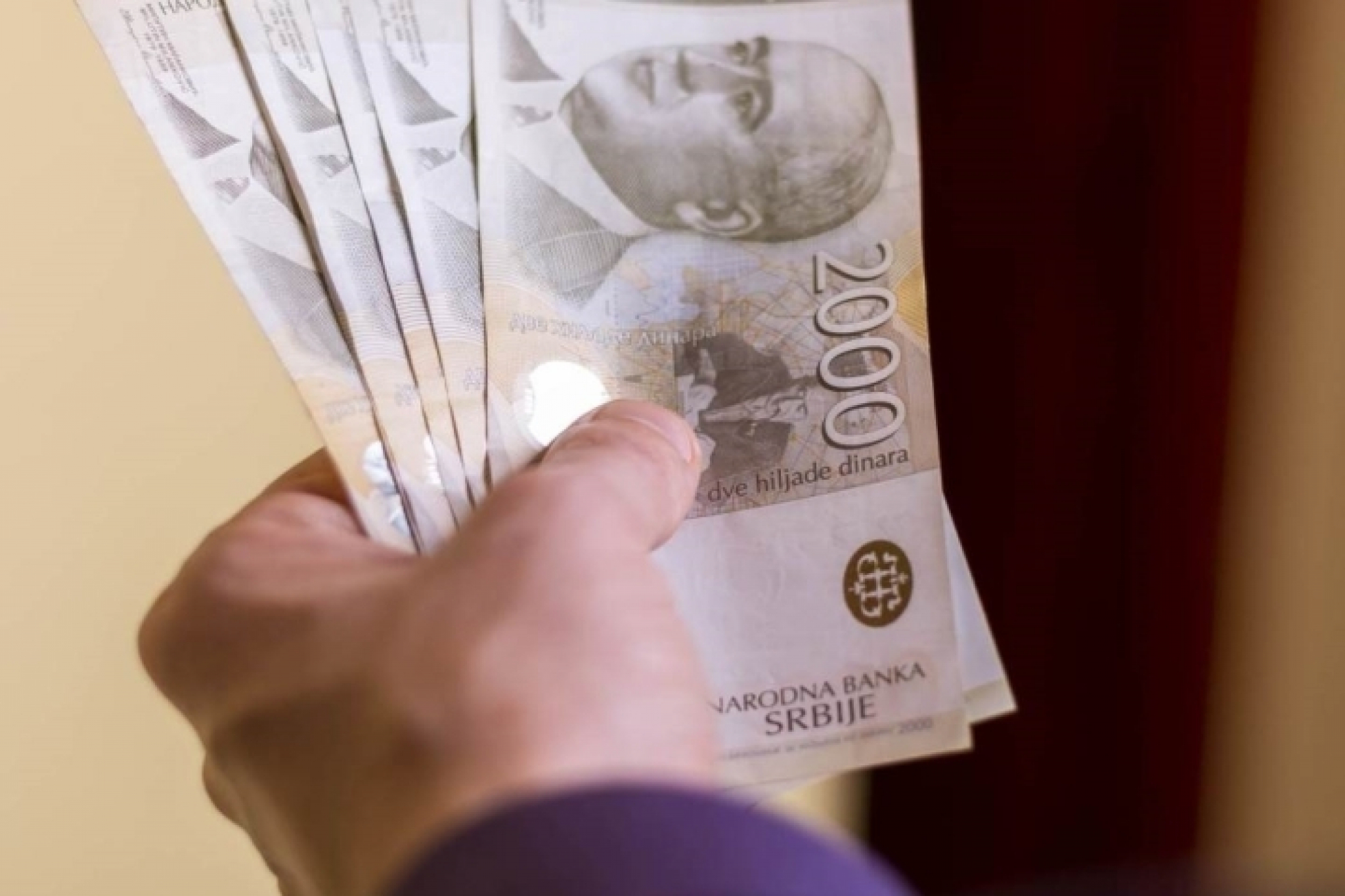 ZA MINUS OD 30.000 DINARA, KAMATA 100 EVRA Pazite se začaranog kruga: 