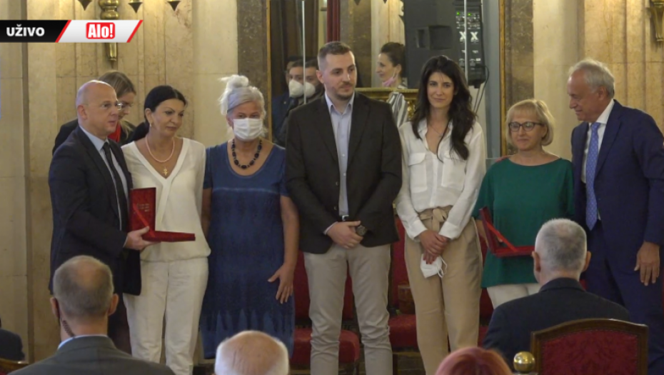 ONI SU NAJBOLJI MEĐU NAMA! Svečana ceremonija u Skupštini grada Beograda, Vučić primio nagradu ispred države Srbije