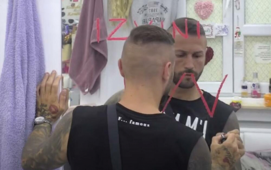 APLAUZ ZA ŠA Nakon što se reper javno izvinio Tomoviću, ovaj mu nije ostao dužan, pa se obratio u svom stilu