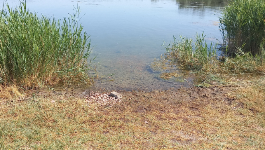 DETALJI TRAGEDIJE KOD KIKINDE Majka Jelena neutešna: Ćerka mi se utopila u plićaku kad sam otišla po kafu (FOTO)
