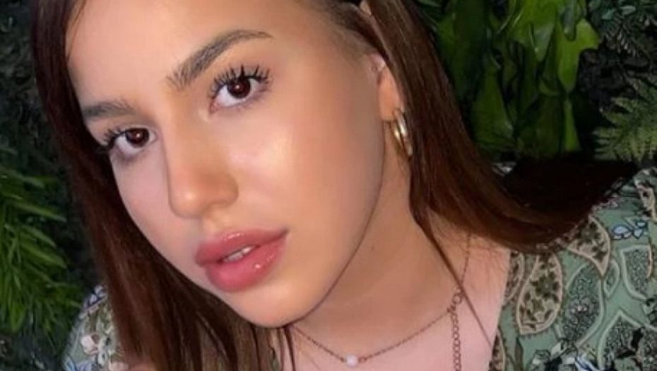 PONOVO PROVOCIRA! Čolina ćerka se skinula i napravila haos na mrežama, komentari na Unin provokativan izgled samo pljušte (FOTO)