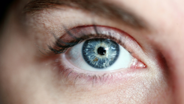 Oftamolog otkrio: Ovo je razlog zašto vam oko "igra"