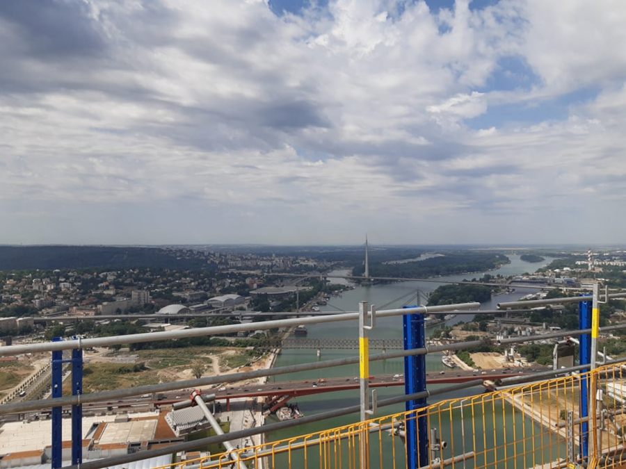 VUČIĆ SAOPŠTIO SJAJNE VESTI! Čekamo fleš procenu, građani mogu da očekuju znatno povećanje plata! (VIDEO)