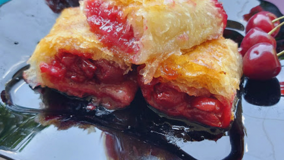 LETNJI HIT RECEPT BAKE JELE: Pita sa višnjama, sočna,vrhunski osvežavajuža, svi je vole (VIDEO)