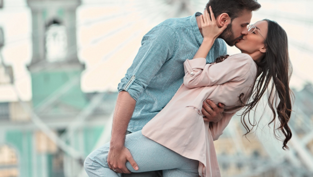 POLJUPCI KOJI IZLUĐUJU Isprobajte 10 najuzbudljivijih vrsta poljubaca i zabavite se sa partnerom