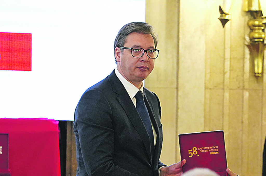 SPREMAN SAM ZA KAMENOVANJE Bećković se oglasio posle vređanja opozicionara nakon uručenja priznanja Vučiću