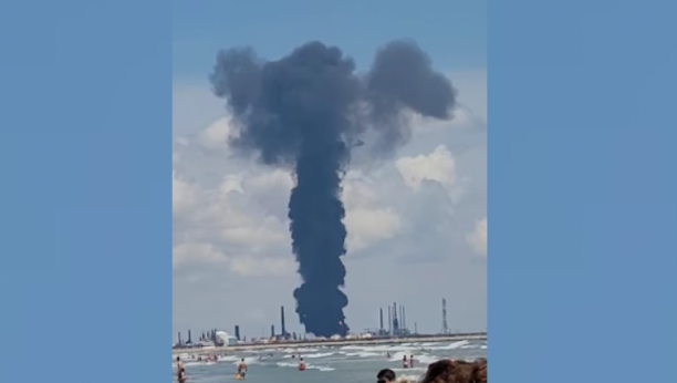 SNAŽNA EKSPLOZIJA U RUMUNIJI Kulja gust dim iz rafinerije, hitno se oglasio ministar (VIDEO)