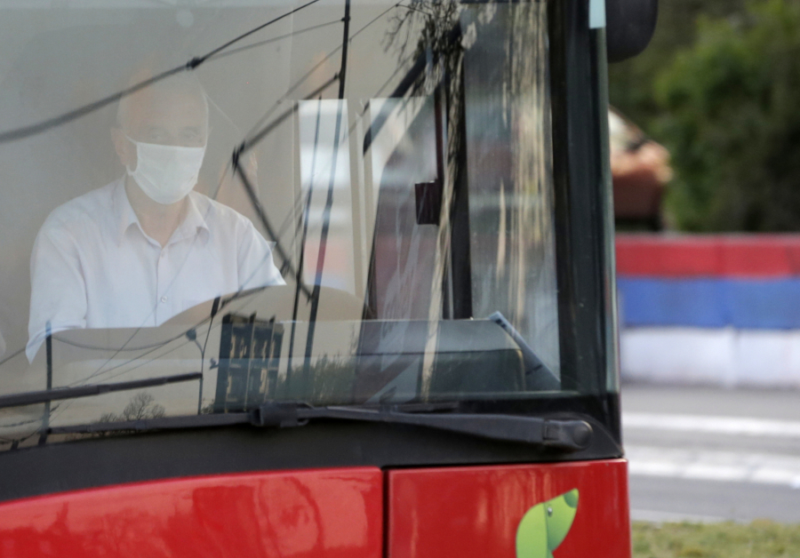 ÐILAS SE PROTIVIO KUPOVINI SVAKOG AUTOBUSA On se vozi besnim džipovima