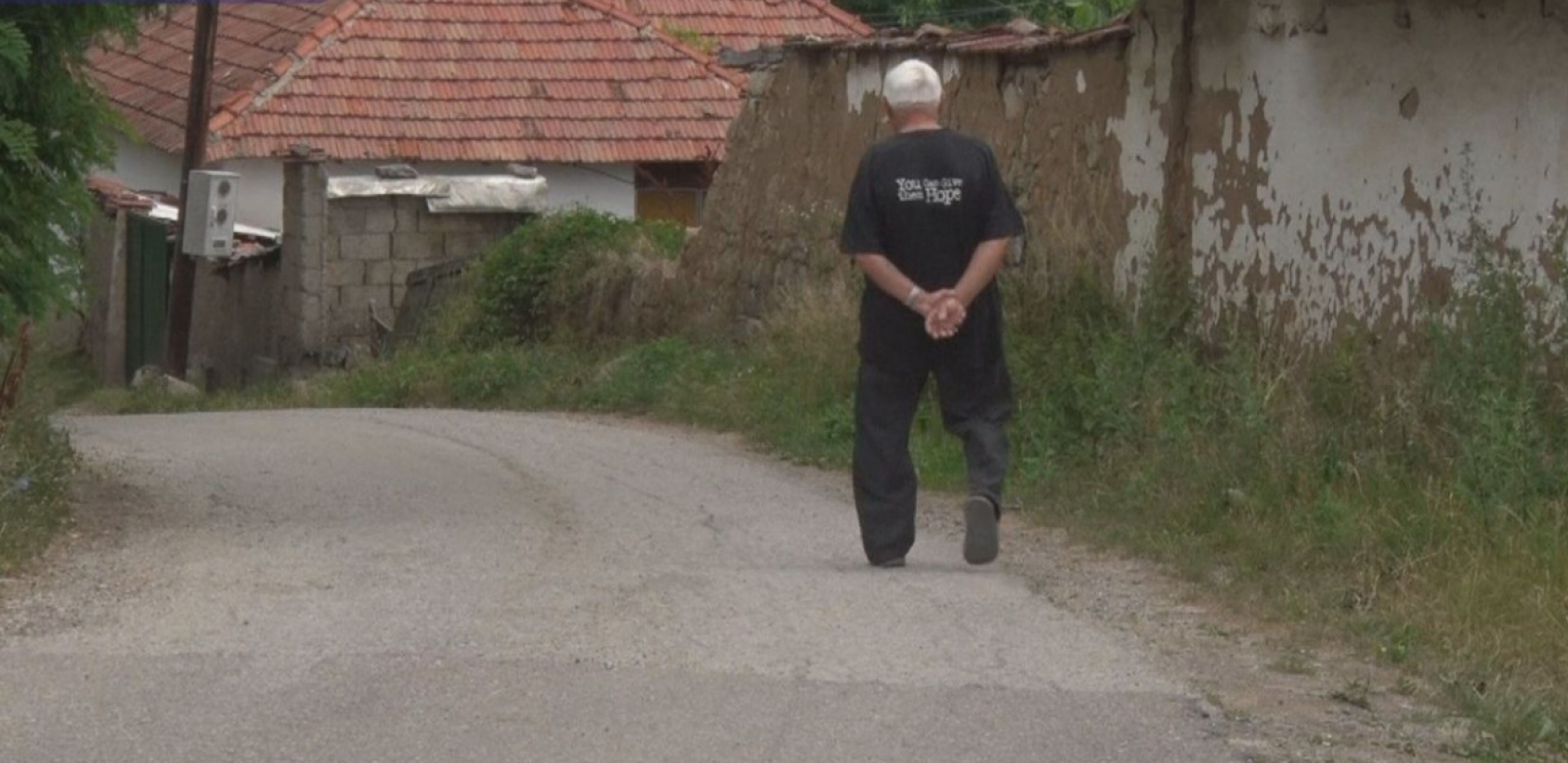 ALBANCI IM PORUŠILI KUĆE I UZURPIRALI CELO SELO Nemoćni Srbi iz Miroča ne mogu da se vrate u svoje domove