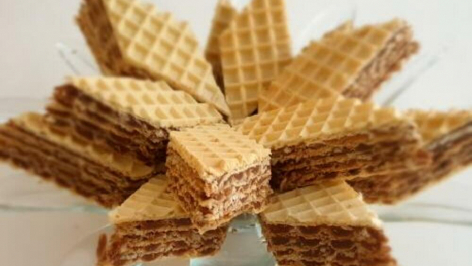 OMILJENI KOLAČ NAŠIH BAKA Karamel oblande sa orahom, prosto neodoljive