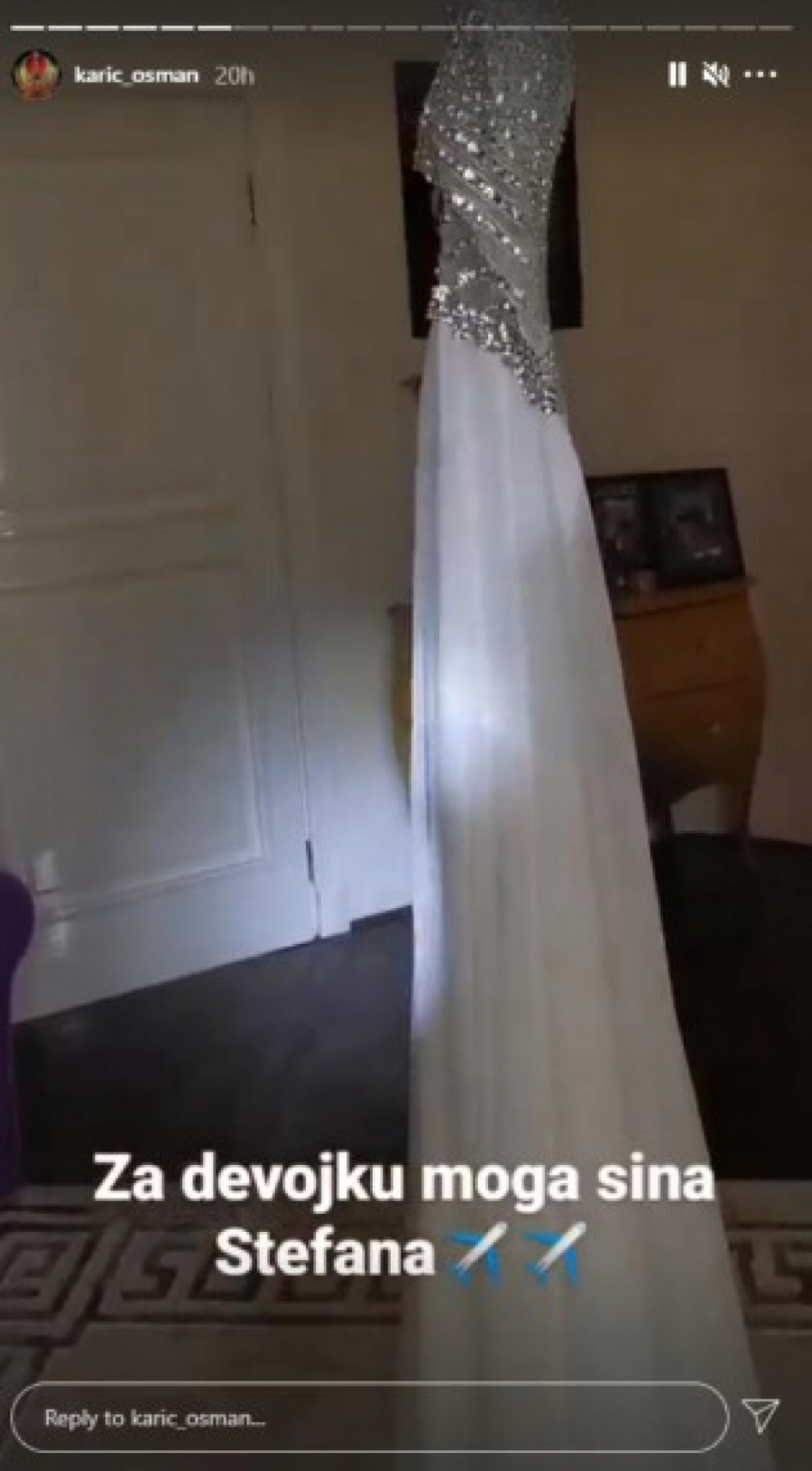 SNAJKA ĆE DA BLISTA Osman Karić pripremio haljinu za misicu koja je poput venčanice, o njegovoj objavi bruji javnost (FOTO)