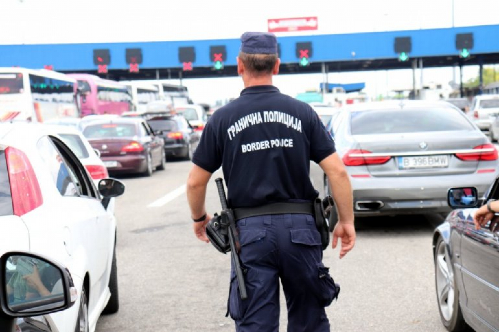 KOLAPS NA GRANICAMA Čeka se po 4 sata za ulaz u Srbiju, vozila ukopana u mestu