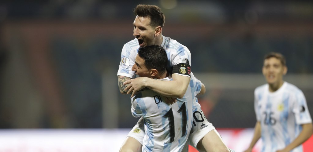 TO JE ONAJ PRAVI MESI! Leo se poigravao i odveo Argentinu u polufinale, svi pričaju o golu iz slobodnjaka! (VIDEO)