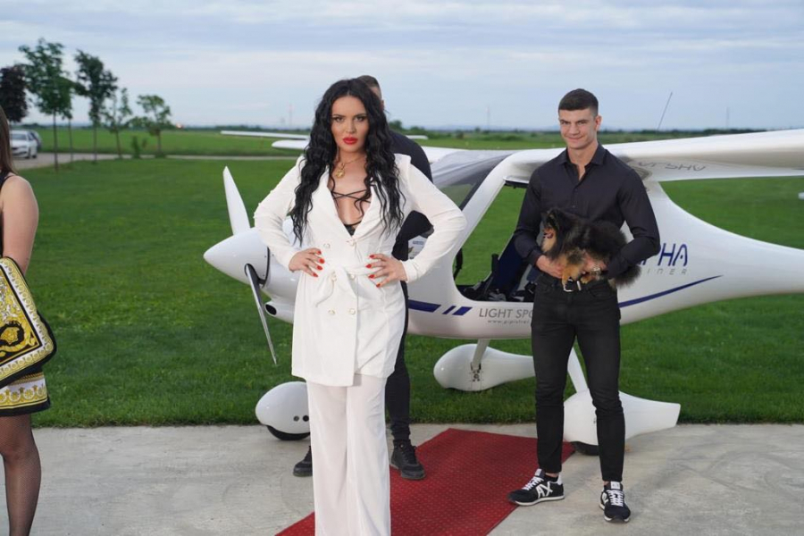 DUPLO SLAVLJE KOD ELEKTRE ELITE: Na dan objave pesme, pokrenula biznis sa svojom linijom prezervativa (VIDEO)