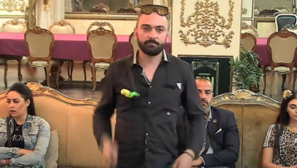 ČEKA SE REAKCIJA PRODUKCIJE! Rijaliti učesnik zaboravio na kamere i prekršio veoma strogo pravilo u Parovima!