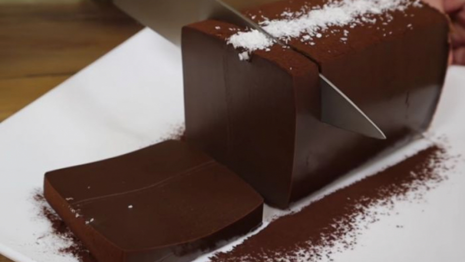 NEMA BRAŠNA A NI PEČENJA: Desert po pravoj meri ljubitelja čokolade!
