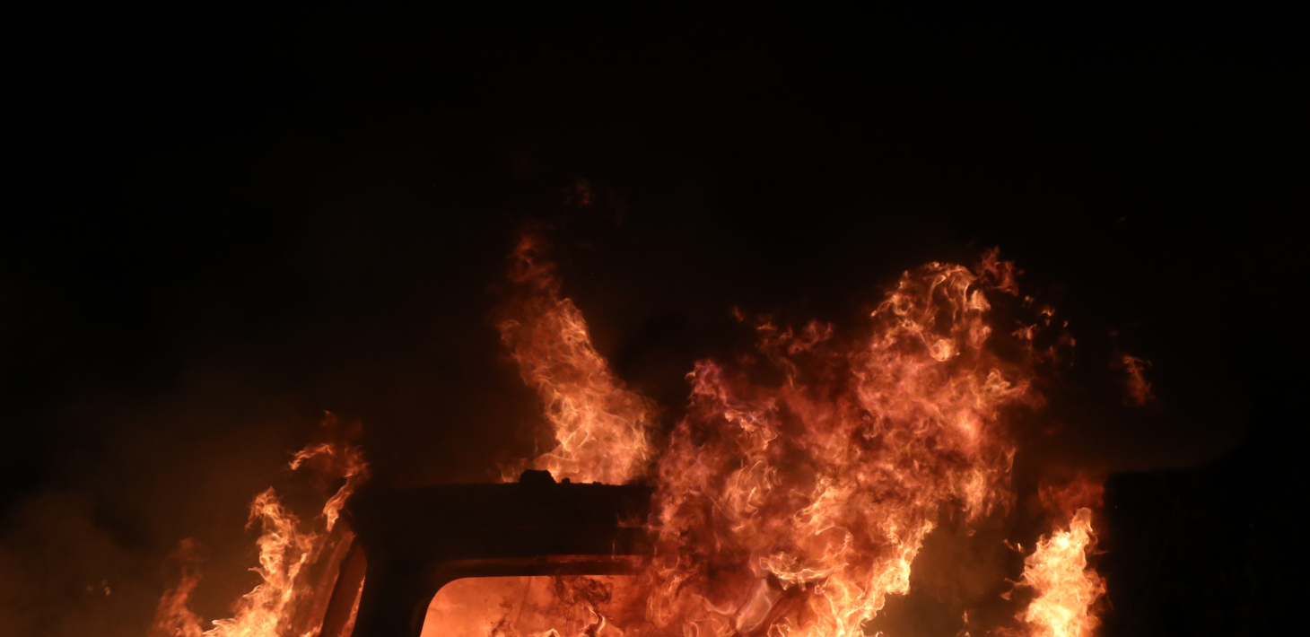 PREVRNUO SE AUTO: Vatrogasci gasili kola u plamenu kod Vodica, devojka napustila buktinju u poslednjem trenutku