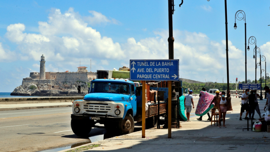Evakuisano 180.000 ljudi na Kubi zbog tropske oluje (FOTO)