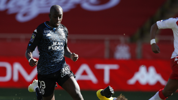 UŽAS U FRANCUSKOJ!  Fudbaleru Lorijena žena bacila kiselinu u lice!