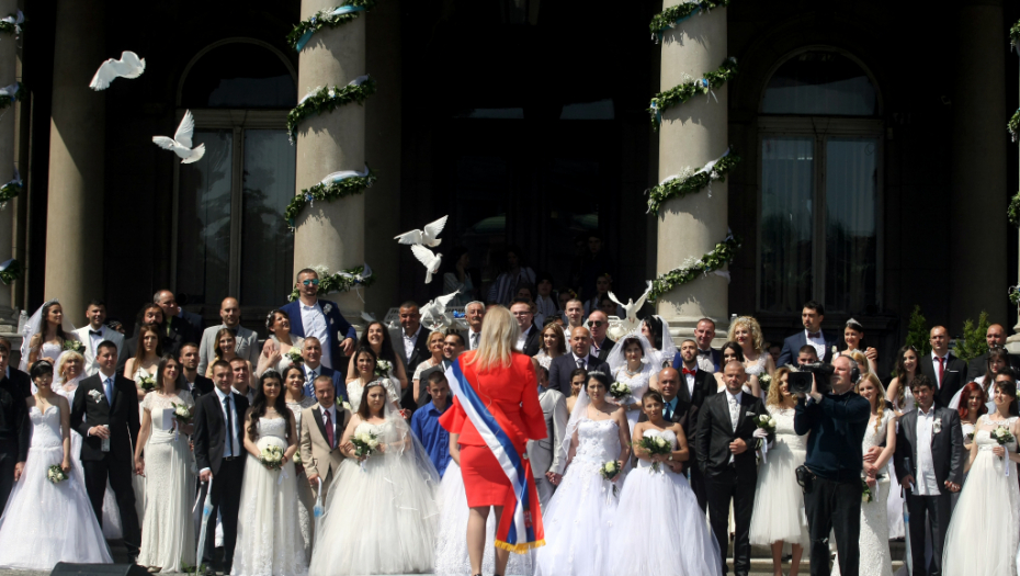 DRAMATIČNO Armija muškaraca do 45 godina ne može da se oženi: Ženu traži 250.000 momaka u Srbiji