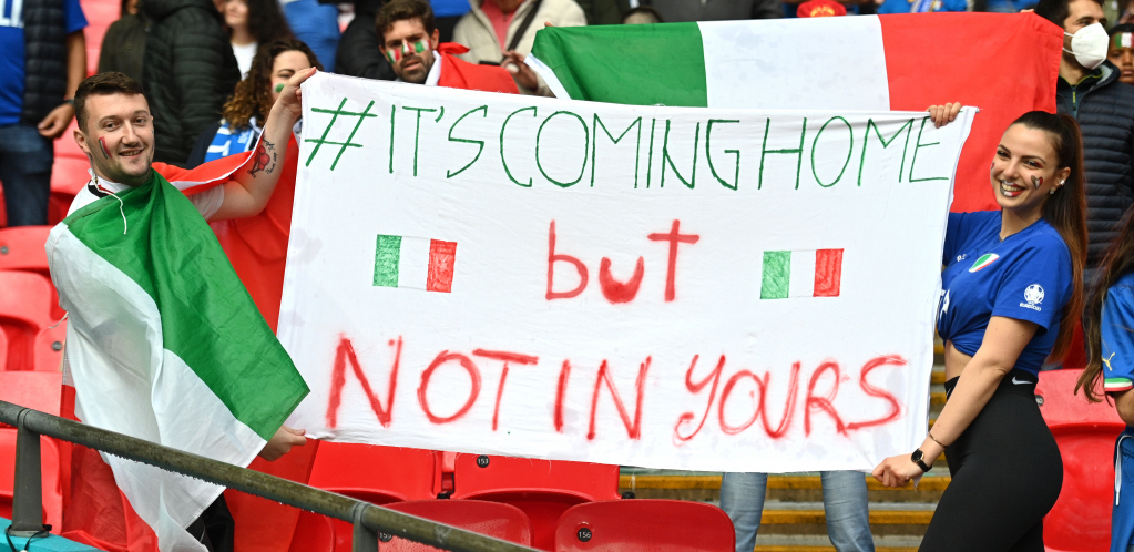 ITALIJANI ŠOKIRALI VEMBLI Sa dve poruke lupili šamar Englezima!