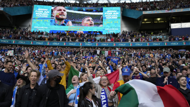 VRATIO SE! Detalj sa meča Italije i Španije o kom svi pričaju! (FOTO)