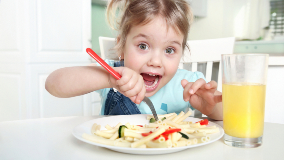 Ova navika ima negativne posledice: Evo zašto ne treba da terate dete da pojede sve iz tanjira